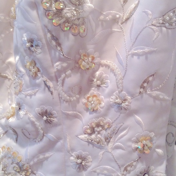 ⭐Princess Style Wedding dress by Xcite - Picture 2 of 9